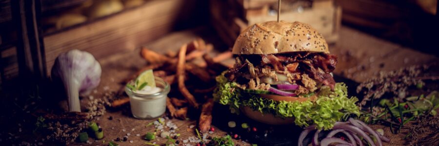Hamburger s hranolkami